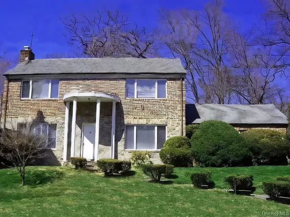 1 The Beachway, Manhasset, NY 11030