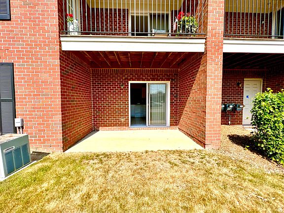3rd image of 44328 Lakepointe Dr