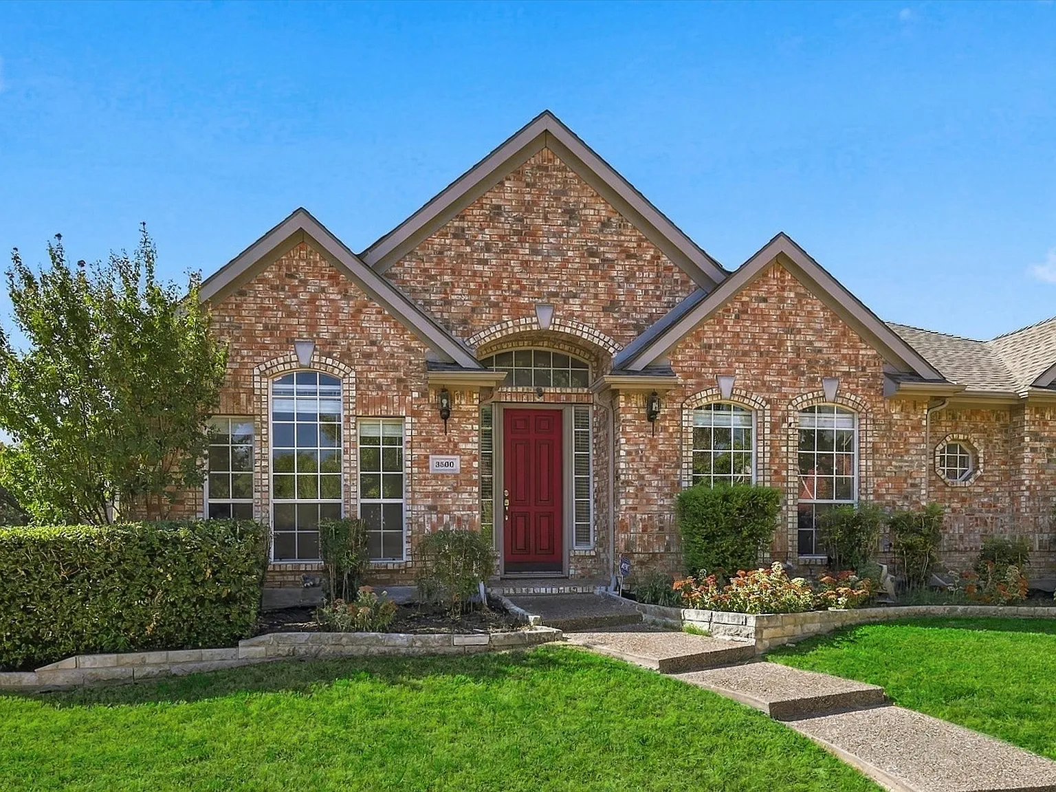 5 bed, 3111 sqft, $3,000 — Photo 1