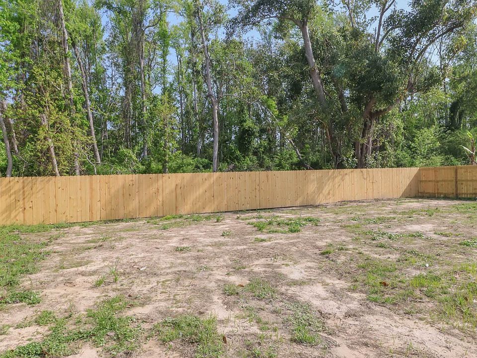 2nd image of 2813 Oakridge Cir