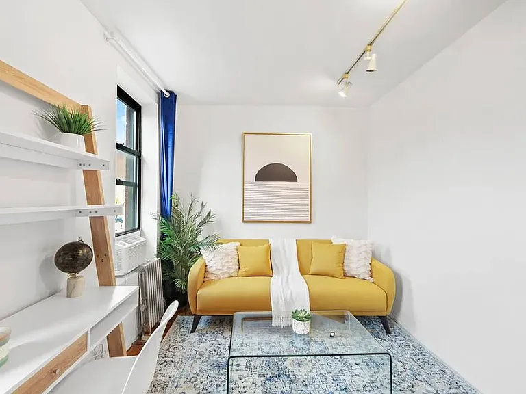 402 E 11th St #8 — Photo 3