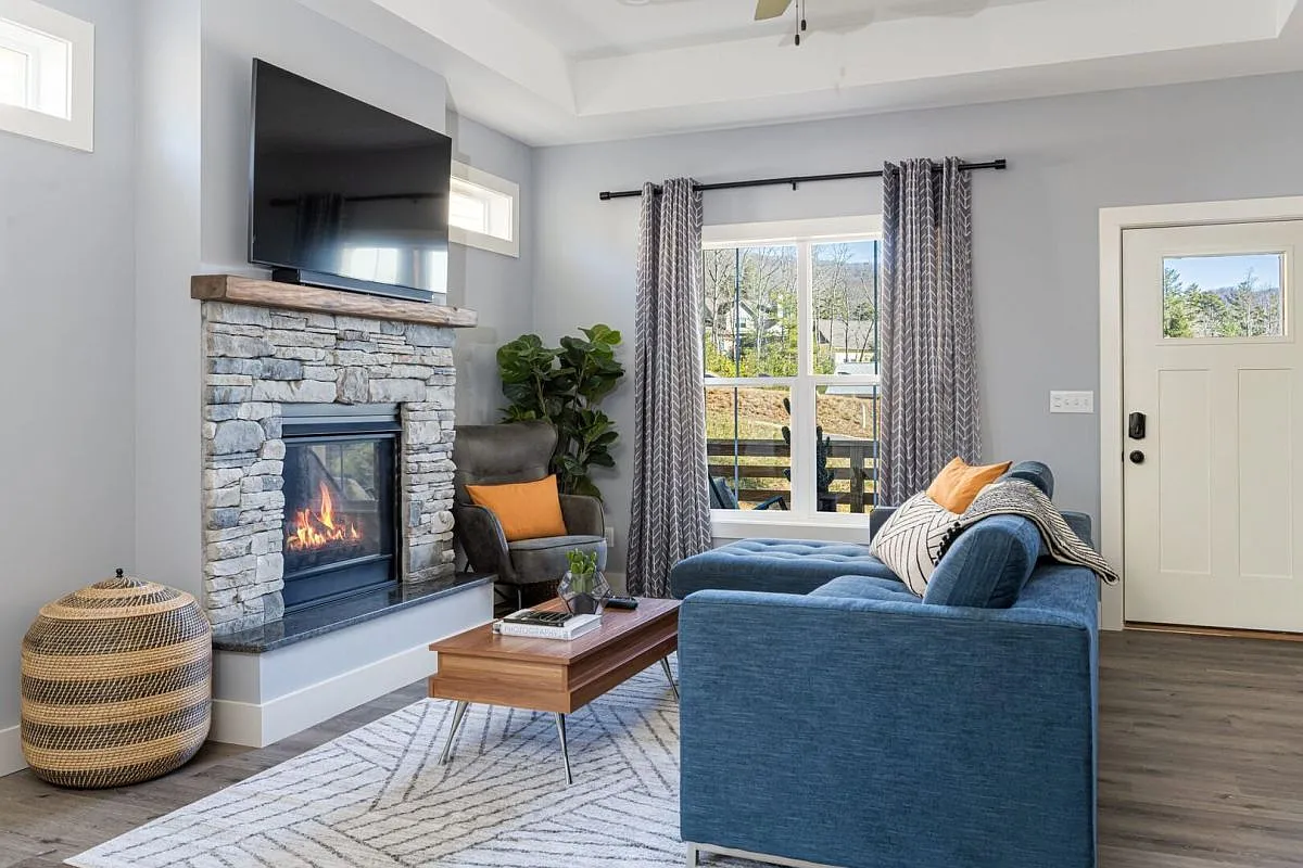 3 bed, 1343 sqft, $3,200 — Photo 3