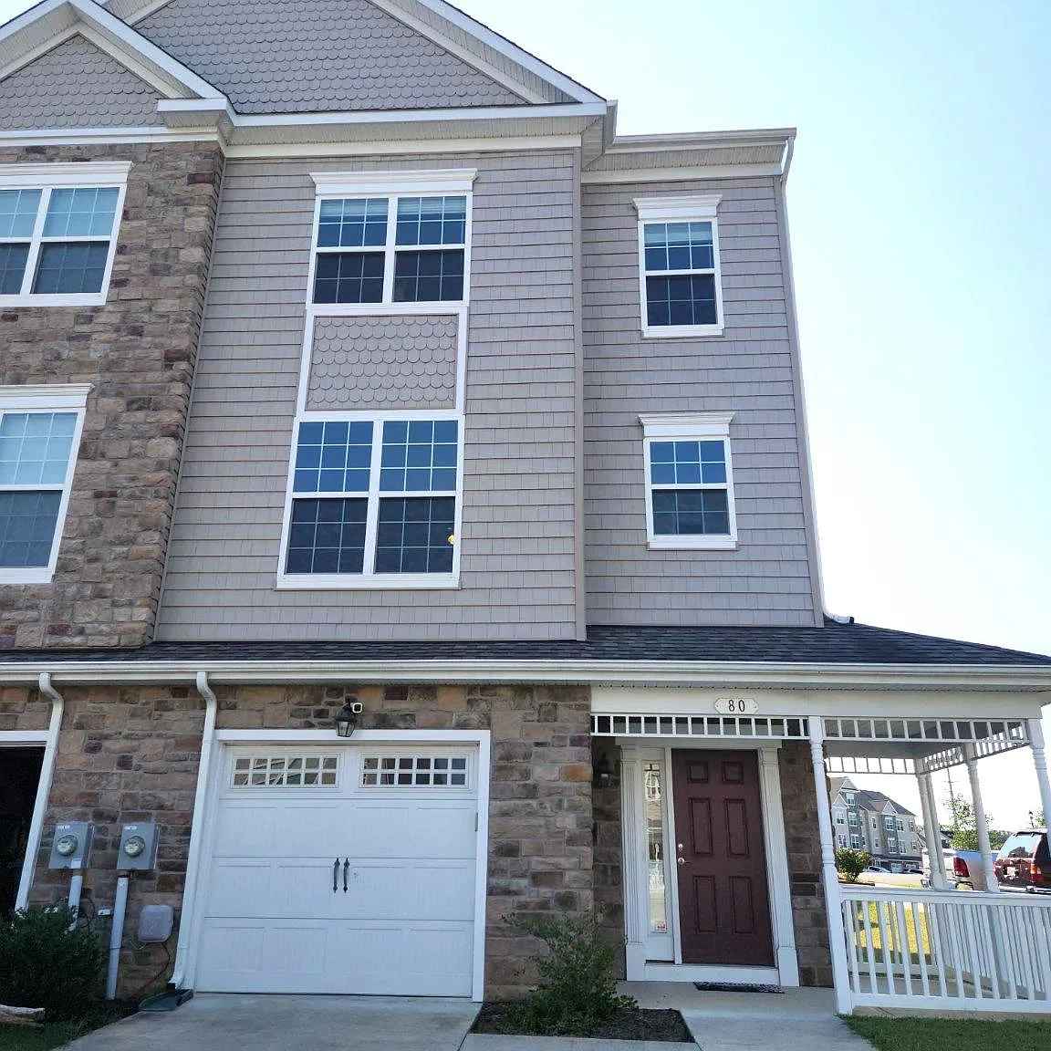 3 bed, 4.0 bath, 2732 sqft, $2,800 — Photo 1