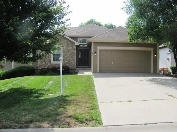 3024 Girard St, Leavenworth, KS 66048