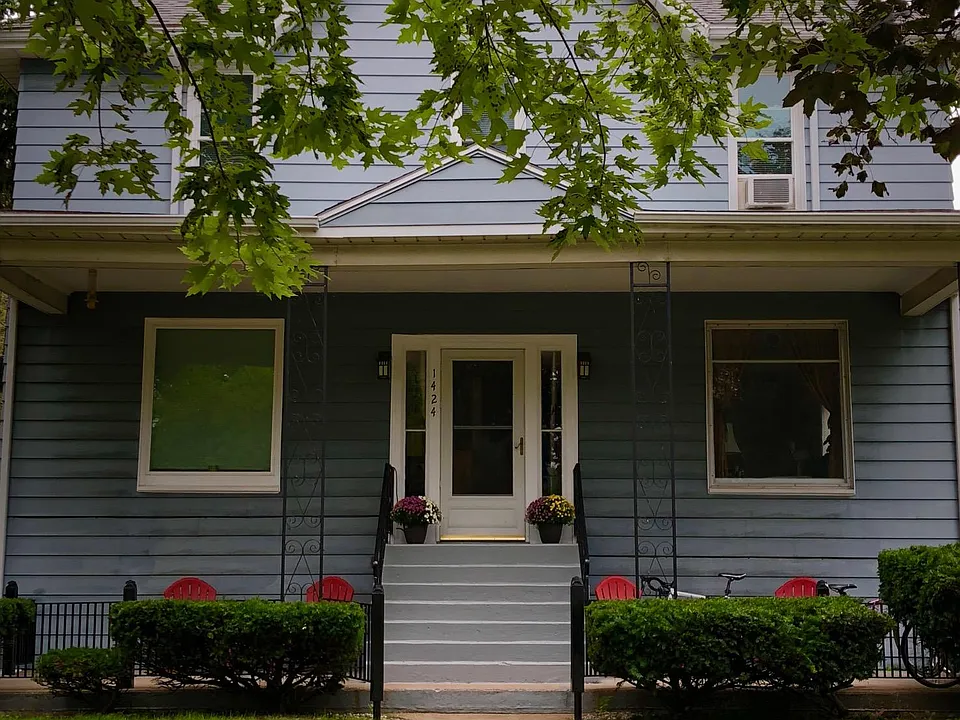 The front of the Apartments.