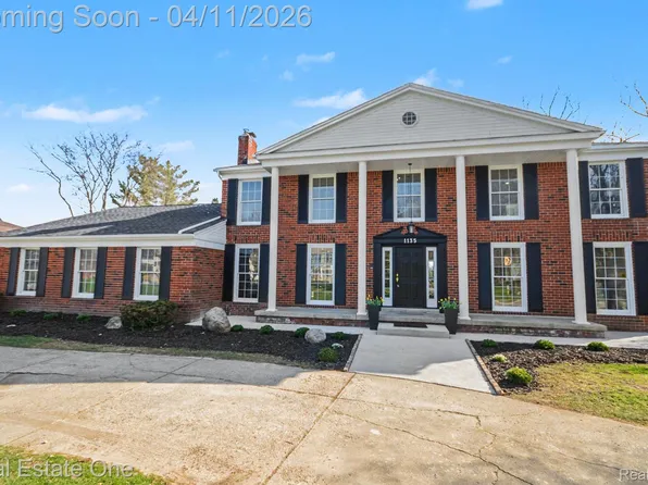 1135 Hickory Hill Dr, Rochester Hills, MI 48309
