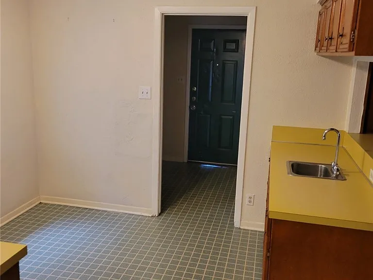 1802 Leona Dr — Photo 7