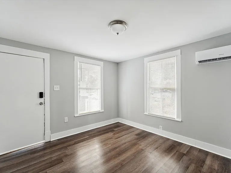 2120 E Gwinnett St — Photo 5