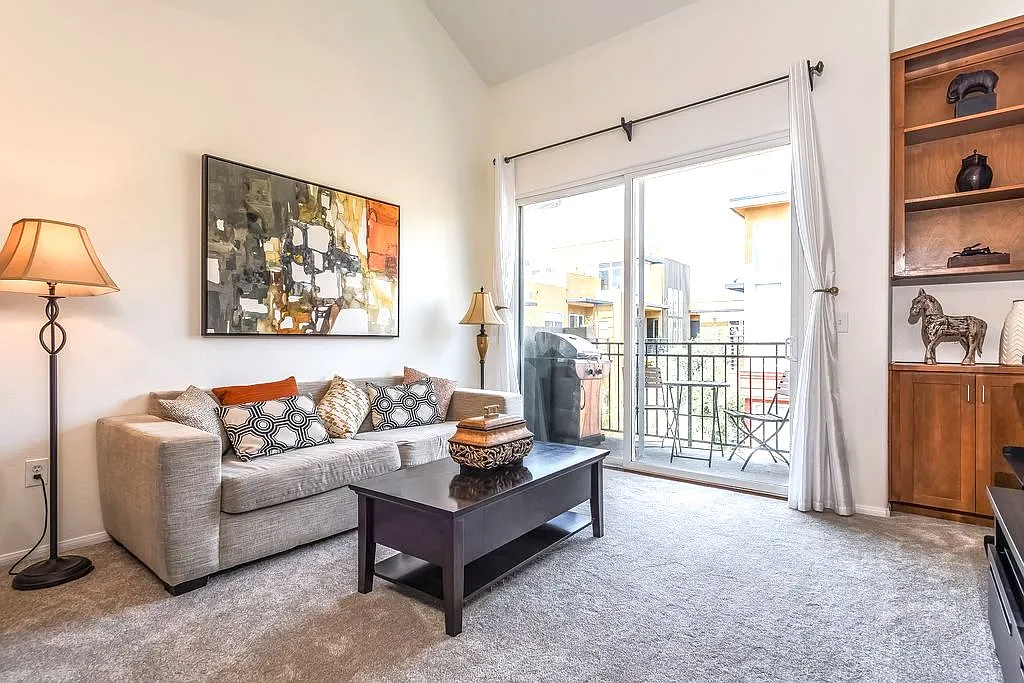 Living Room - 4060 Glencoe Ave #309
