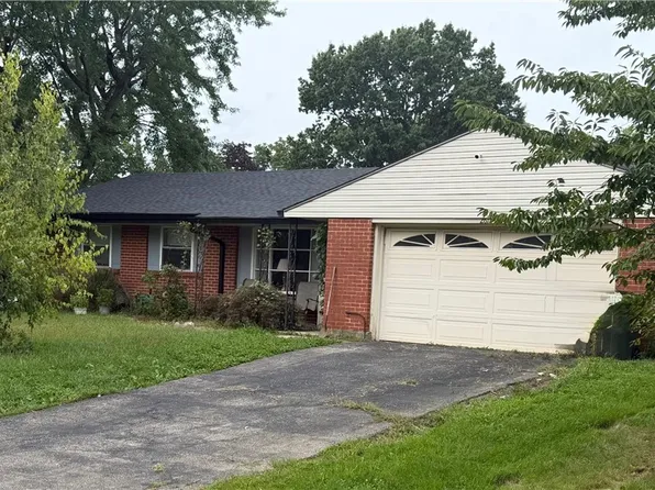 2611 Flowerstone Dr, Dayton, OH 45449