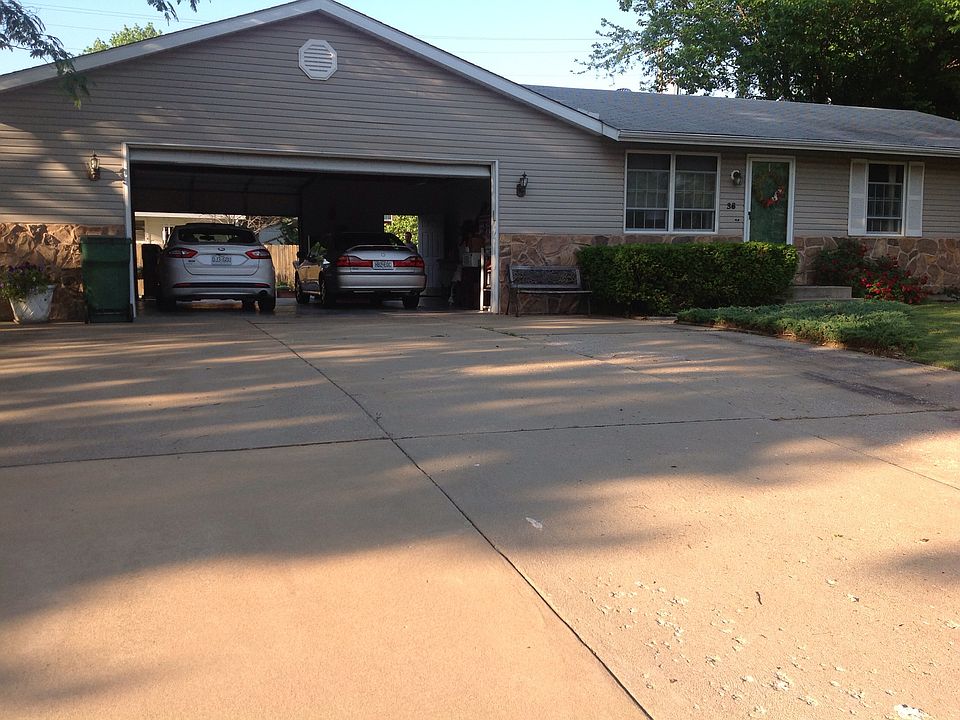 Huge garage and driveway