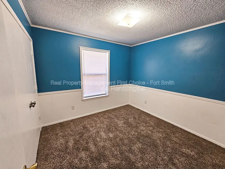 6719 Independence St — Photo 6