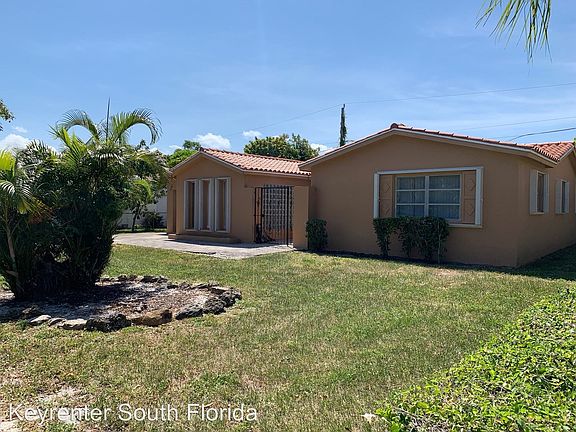3rd image of 3815 N Shore Dr
