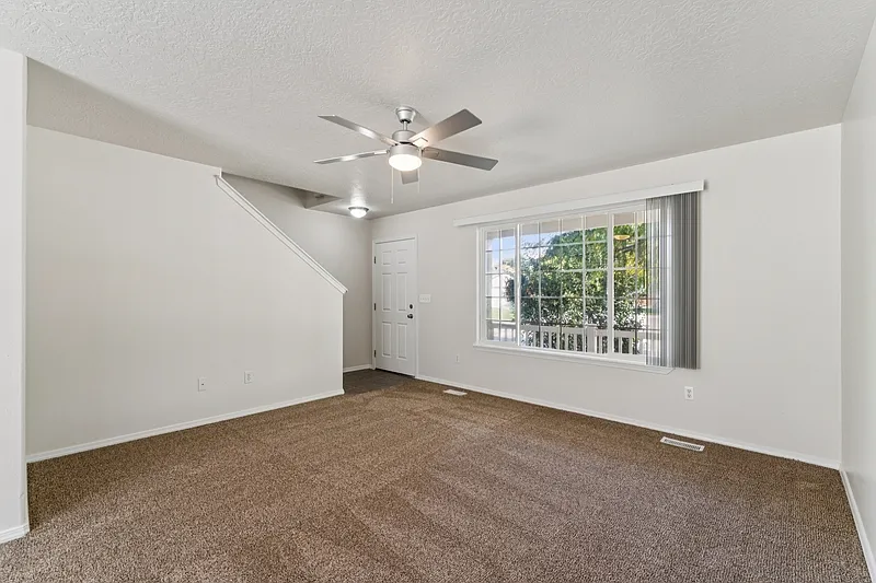 4 bed, 2.5 bath, 1620 sqft, $2,295 — Photo 4