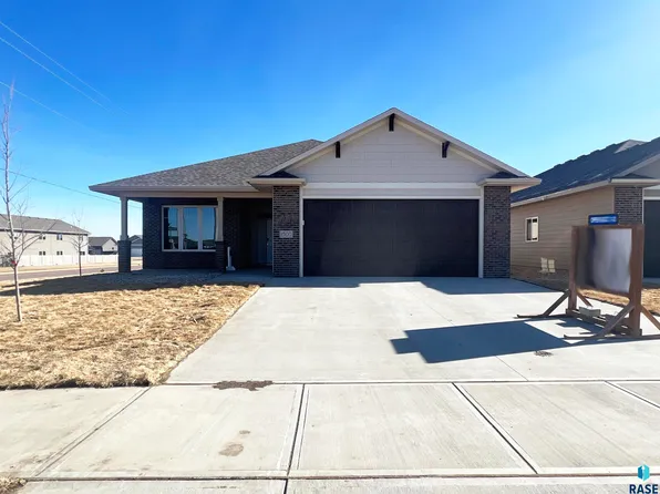 1500 S Meadowland Ave, Sioux Falls, SD 57106