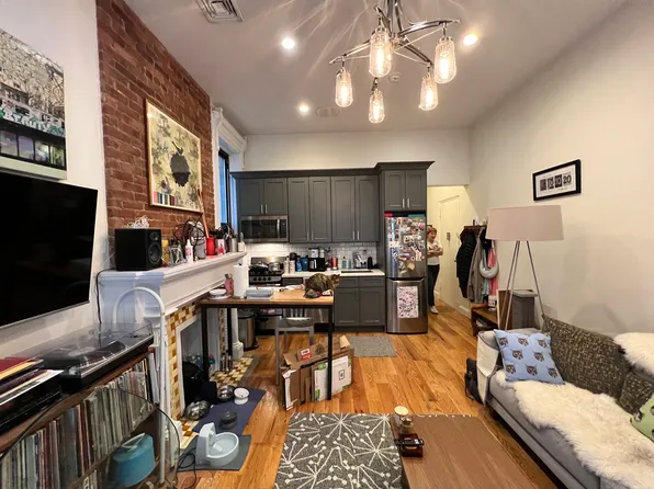 22 Mac Donough Street image 2 of 17