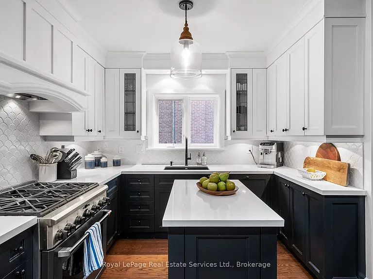 28 Thompson Ave — Photo 9