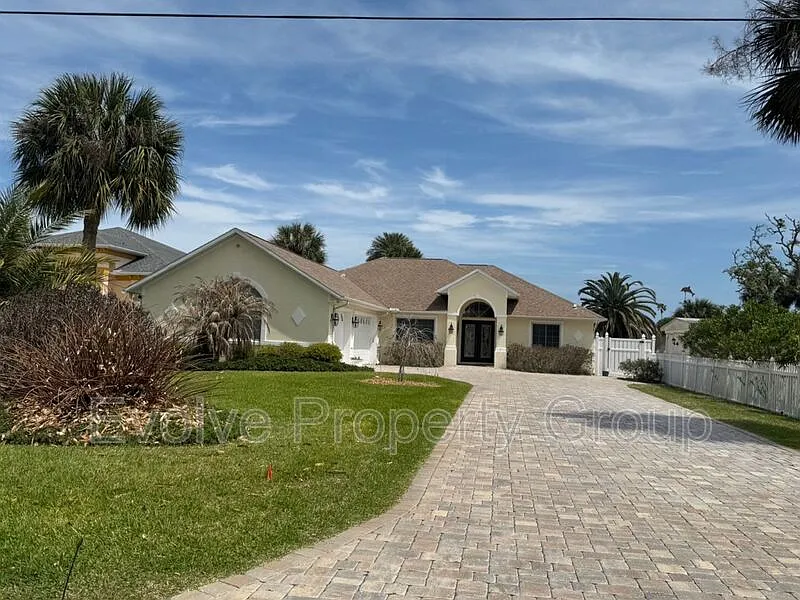 3 bed, 2.0 bath, 2228 sqft, $5,500 — Photo 3