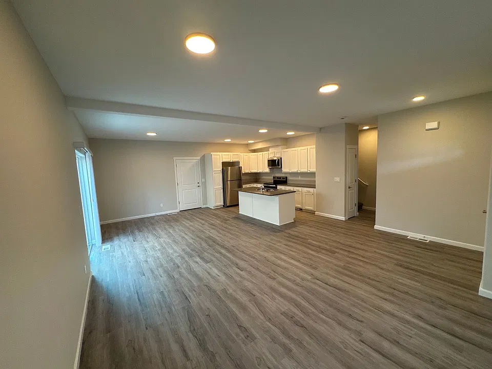 66 Sand Ridge Ct