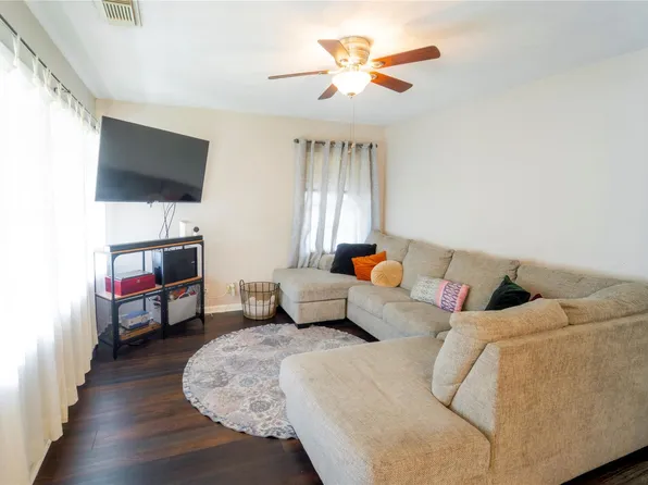 1101 Orange St, La Marque, TX 77568