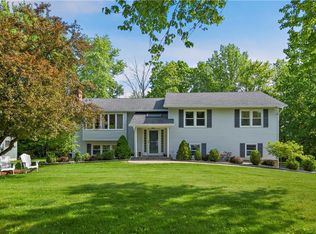 111 Stonewall Ct, Yorktown Heights, NY 10598