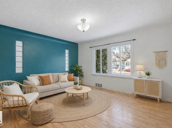 9835 82nd Ave NW #4, Edmonton, AB T6E 1Y7