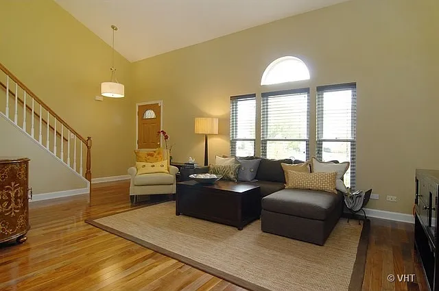 209 Wilton Ln — Photo 2