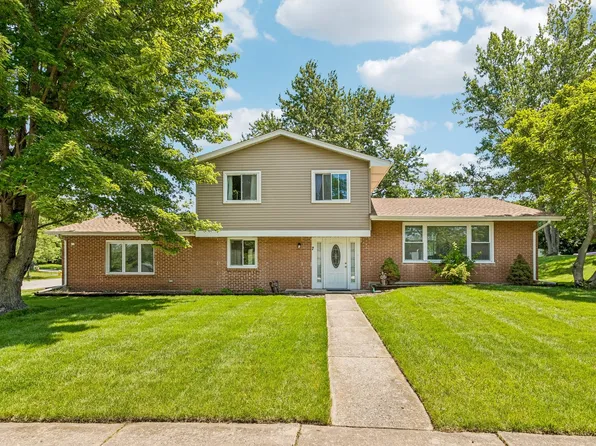 7 Derbyshire Ct, Bolingbrook, IL 60440