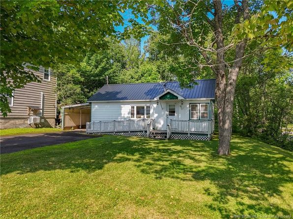 35 1st Ave, McAdam, NB E6J 1S3