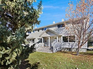 571 W Killarney Glen Ct SW, Calgary, AB T3E7H4