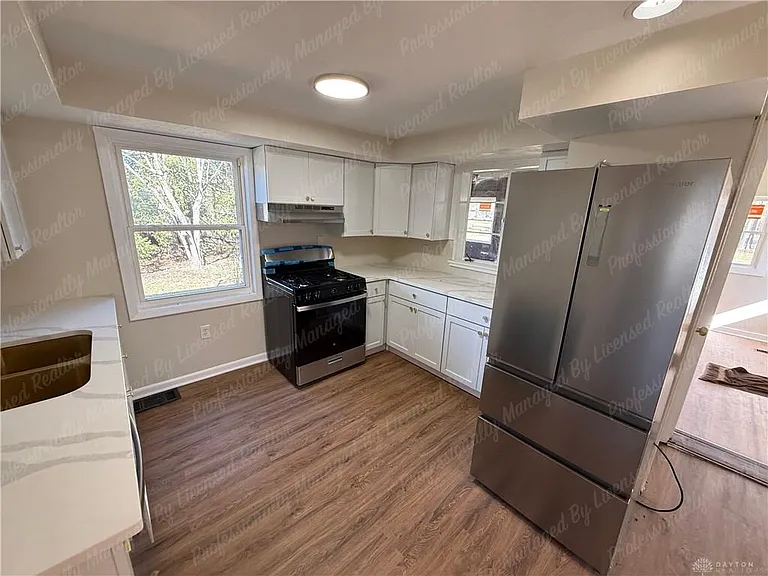 675 Wright St — Photo 9