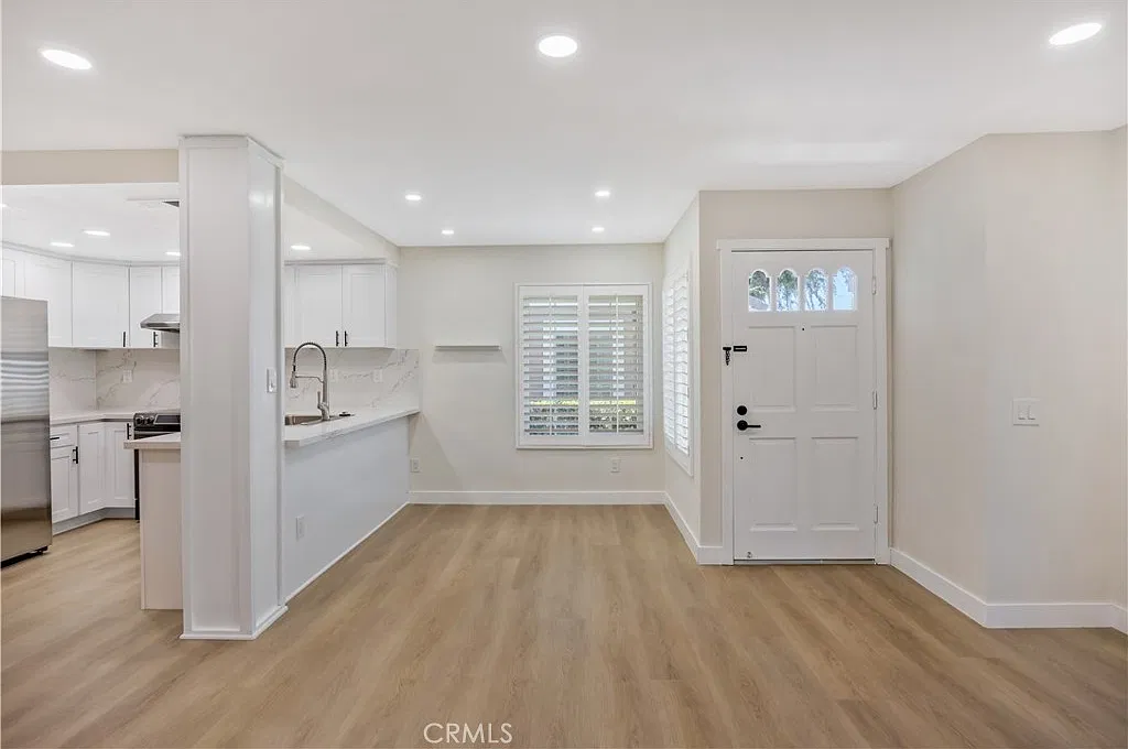 2 bed, 2.5 bath, 1372 sqft, $4,100 — Photo 4