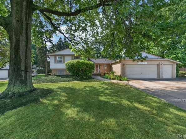 6611 Cottonwood Knoll Ct, West Bloomfield, MI 48322
