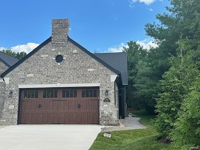 1st image of 10 Villa Ct #B
