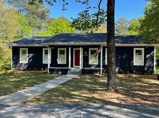 55 Cannongate Rd #9-B, Sharpsburg, GA 30277