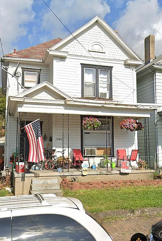 1791 1/2 Clark Ave photo 1
