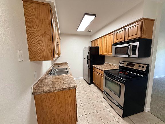 4th image of 3 27th St Unit 111