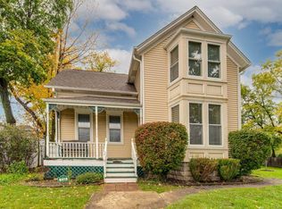 110 Appley Ave, Libertyville, IL 60048