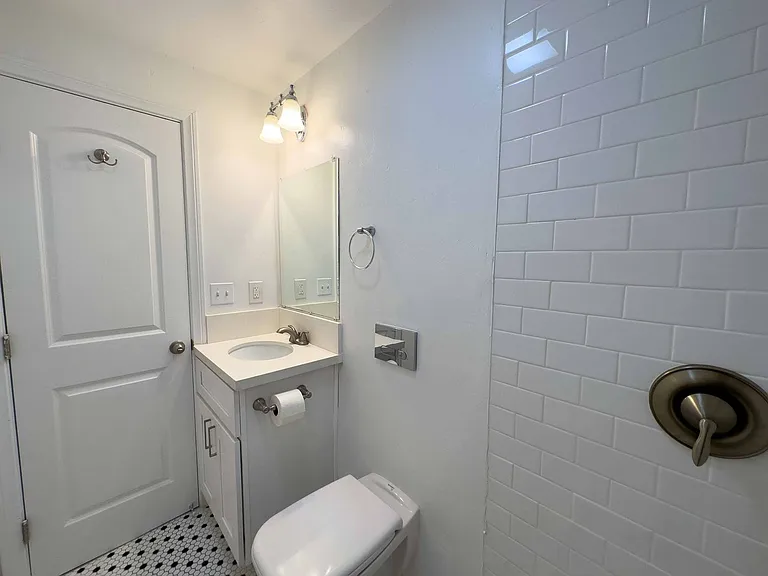 2330 Union St — Photo 7