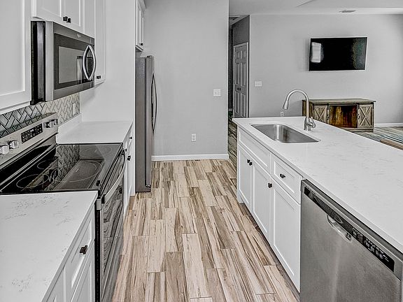 4th image of 212 Romanza Pl