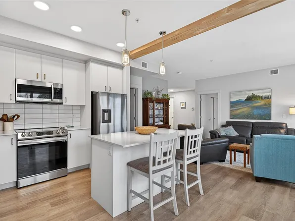 120 Jensen Ave E #202, Parksville, BC V9P 0H6