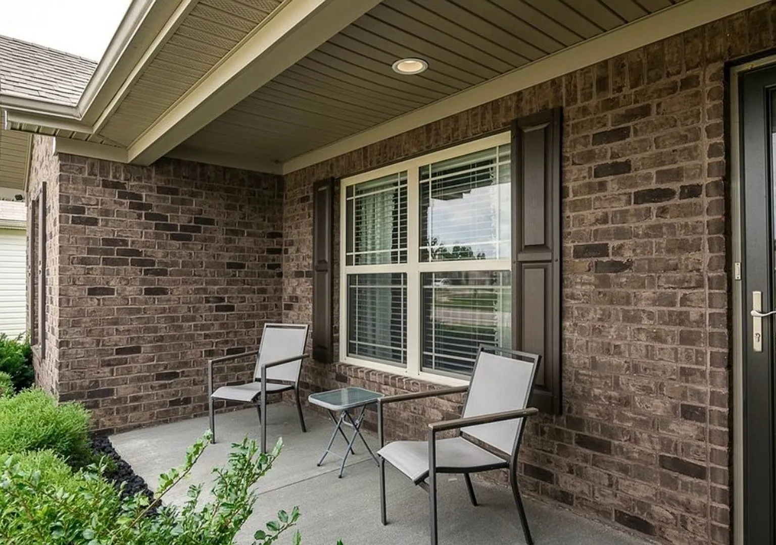 3BR/2BA Home with Two Car Garage, Fenced Back Yard For Rent in Jeffersonville! — Photo 3