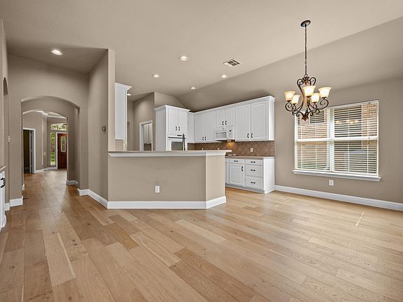 3rd image of 4617 Kingsway Ln