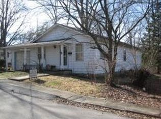 1303 S Holland St, Harrisburg, IL 62946