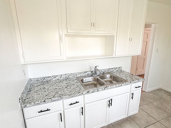 4th image of 400 S Pacific Ave #1/2