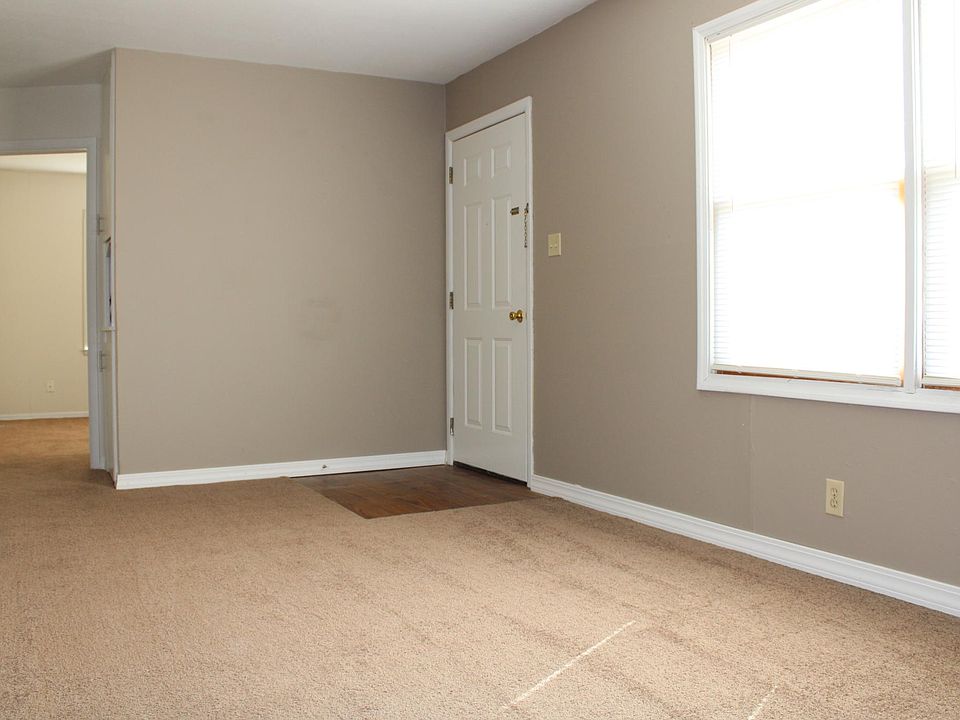 2nd image of 1425 W Pine Ave