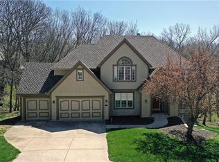 5712 Willow Pl, Parkville, MO 64152