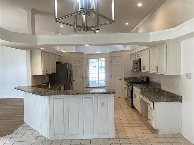 1373 Fairfield Dr — Photo 7
