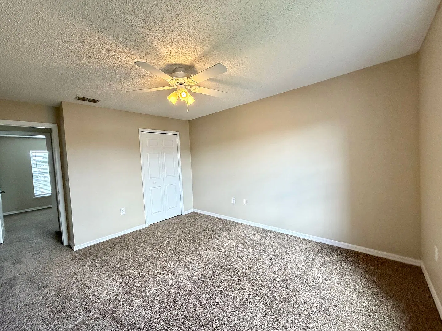 Spacious Home with Updates in Jacksonvilles Arlington Area! — Photo 2