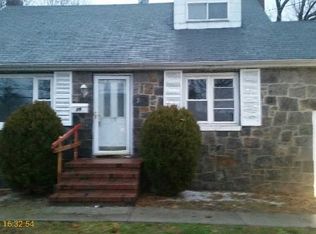 39 31st St, Copiague, NY 11726